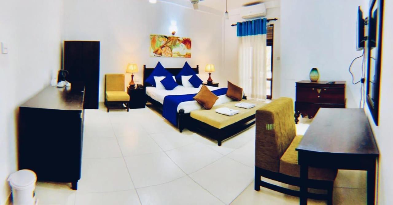 Blue Spring Hotel Wadduwa Exterior photo