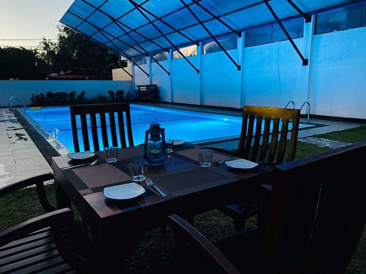 Blue Spring Hotel Wadduwa Exterior photo