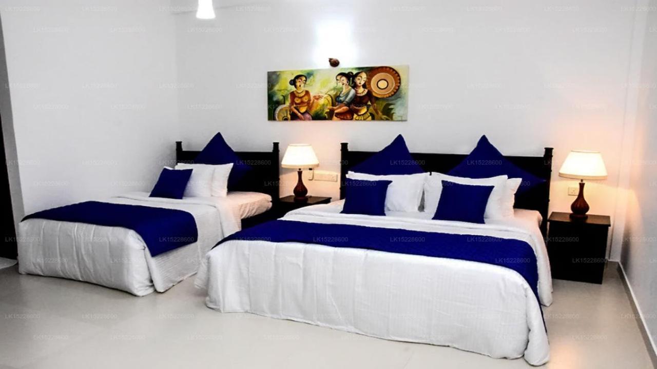 Blue Spring Hotel Wadduwa Exterior photo