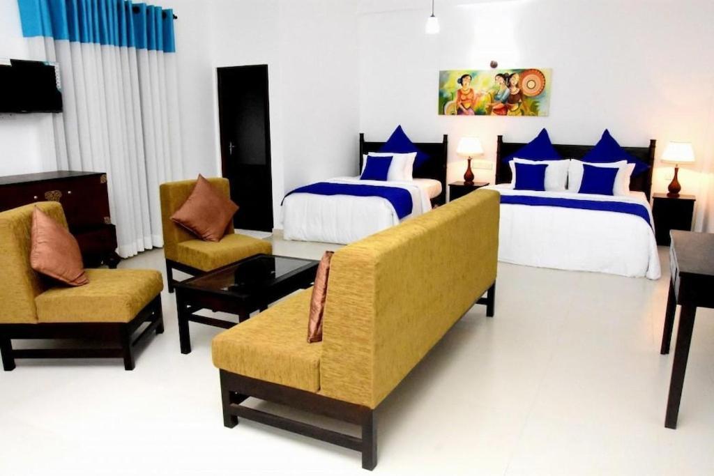 Blue Spring Hotel Wadduwa Exterior photo